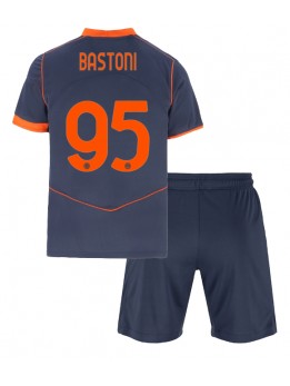 Billige Inter Milan Alessandro Bastoni #95 Tredjedraktsett Barn 2025-26 Kortermet (+ Korte bukser)